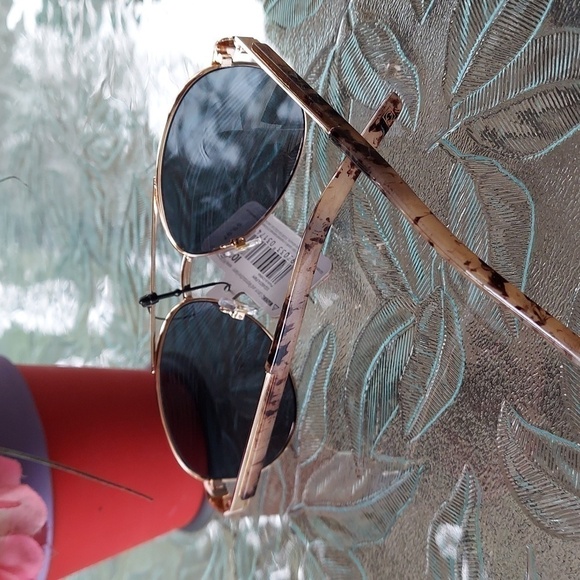 Foster Grant sunglasses - Picture 5 of 5